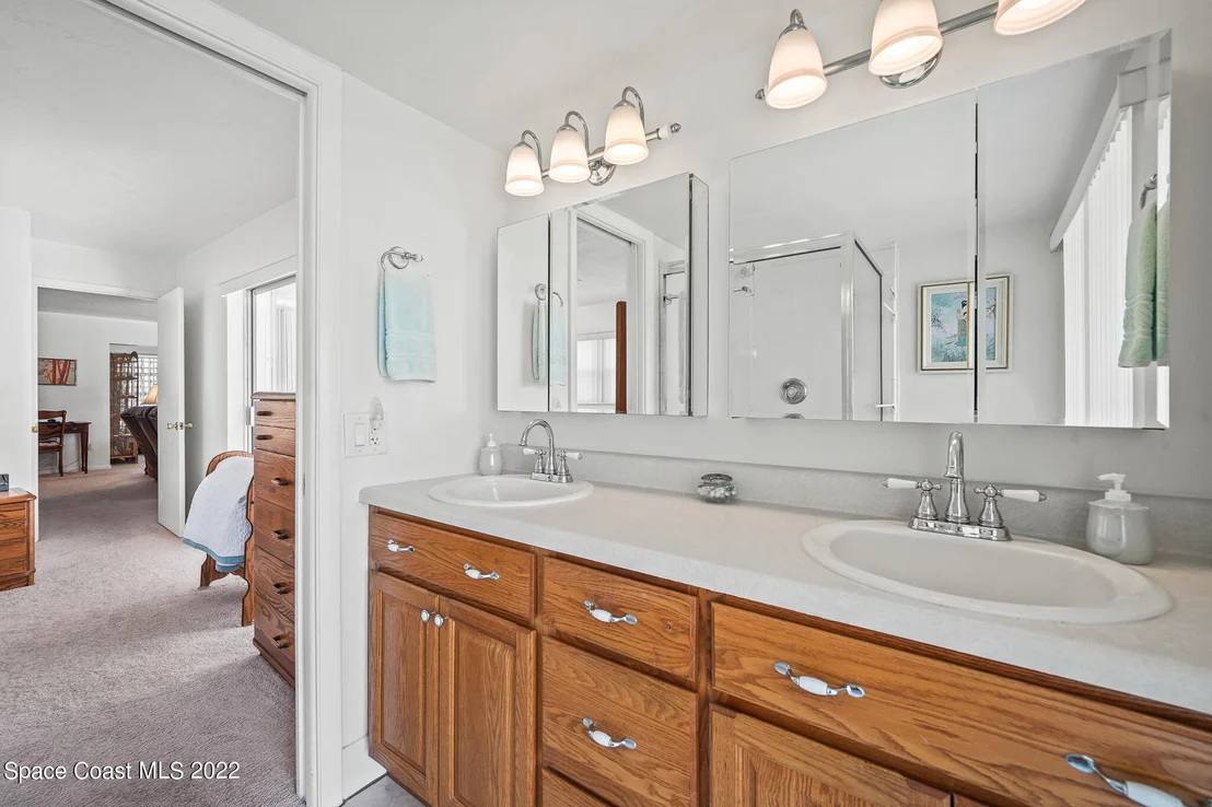 Photo of 453 Cardinal Drive