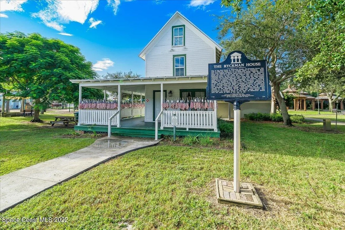 Photo of 453 Dolphin Street