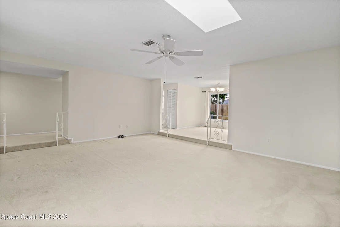 Photo of 909 Kings Post Road