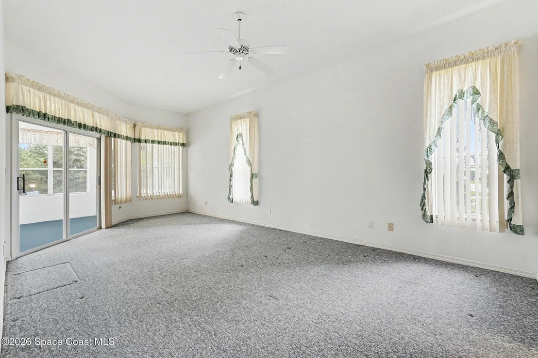 Photo of 981 Victoria Place