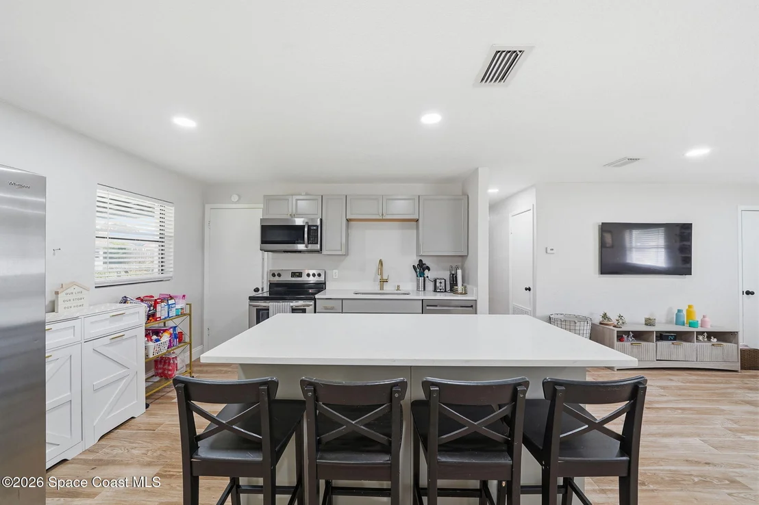Photo of 2440 Warwick Road