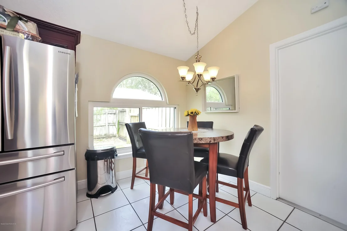 Photo of 2400 Mountain View Avenue