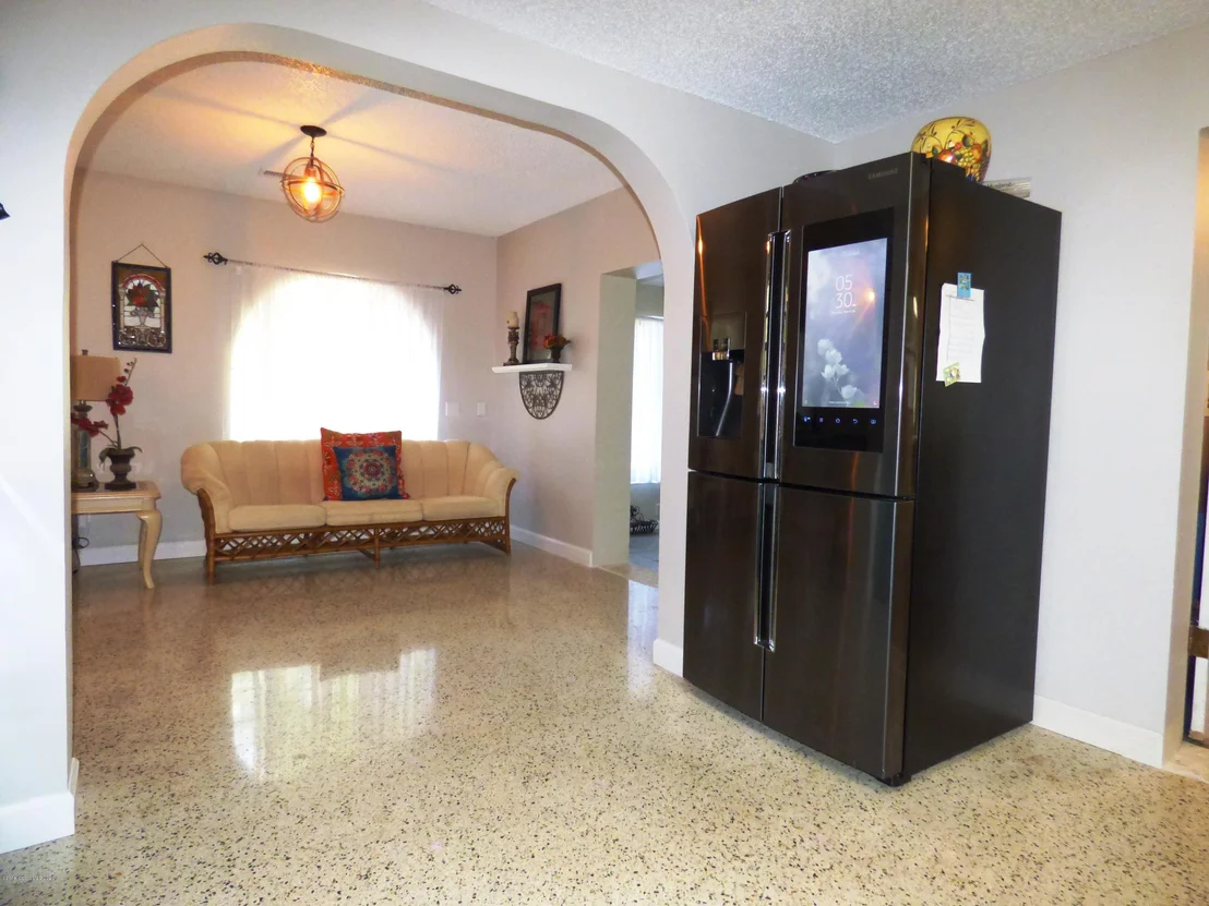 Photo of 6737 Sheridan Road