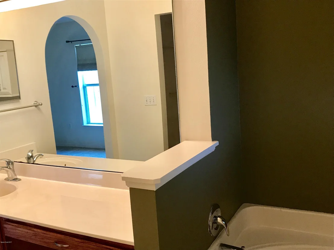 Photo of 1159 White Oak Circle