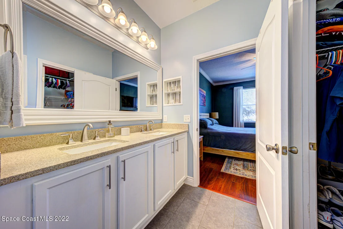 Photo of 1482 Hemingway Boulevard