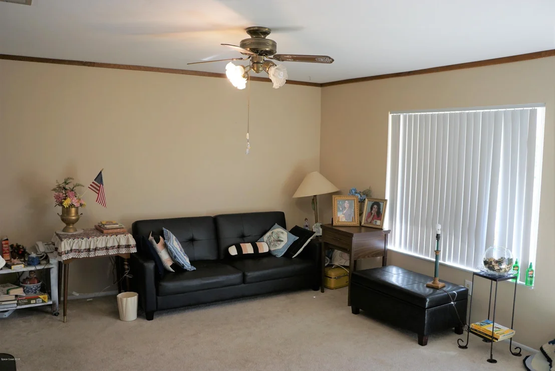 Photo of 966 Mariposa Drive NE