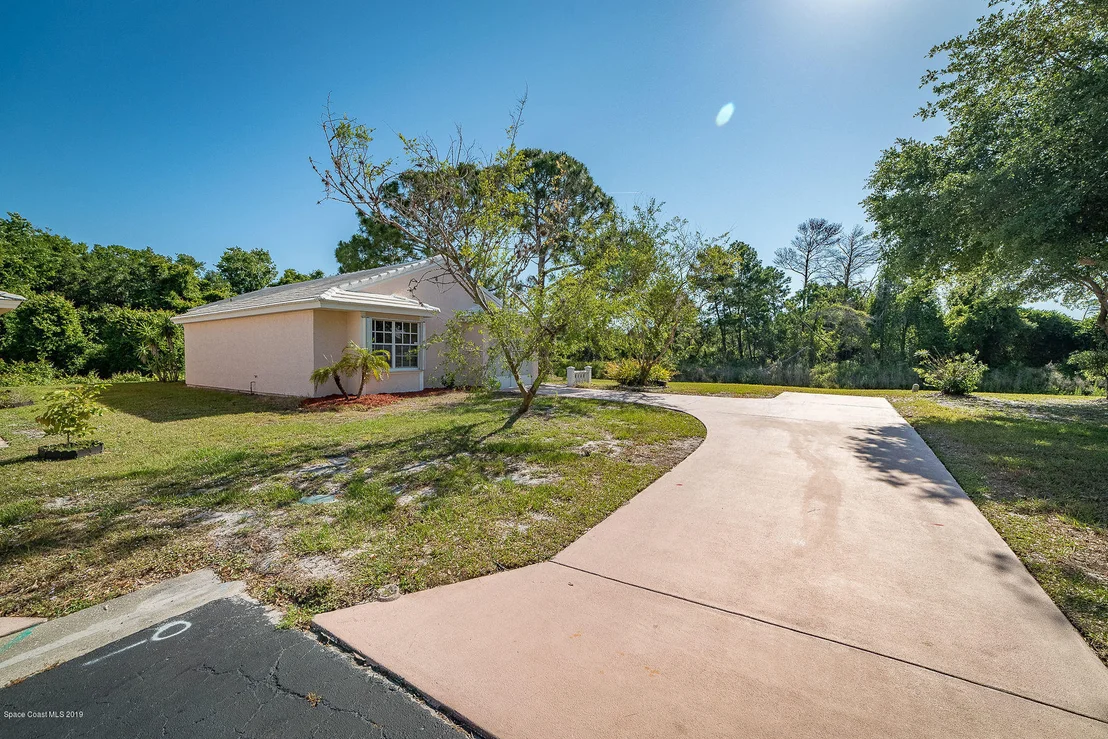 Photo of 1101 Goldenrod Circle NE
