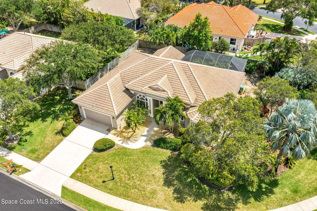Photo of 423 Flanders Drive