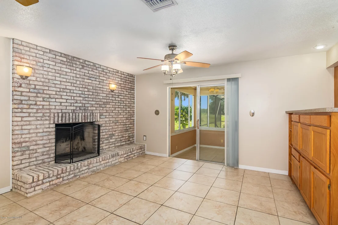 Photo of 790 Pebble Beach Avenue NE