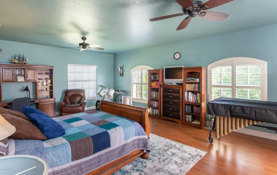 Photo of 6940 Hacienda Drive