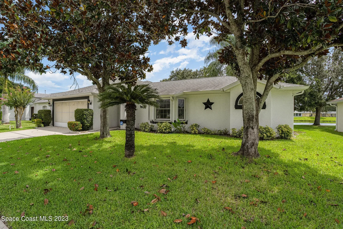 Photo of 4335 South Lakes Circle