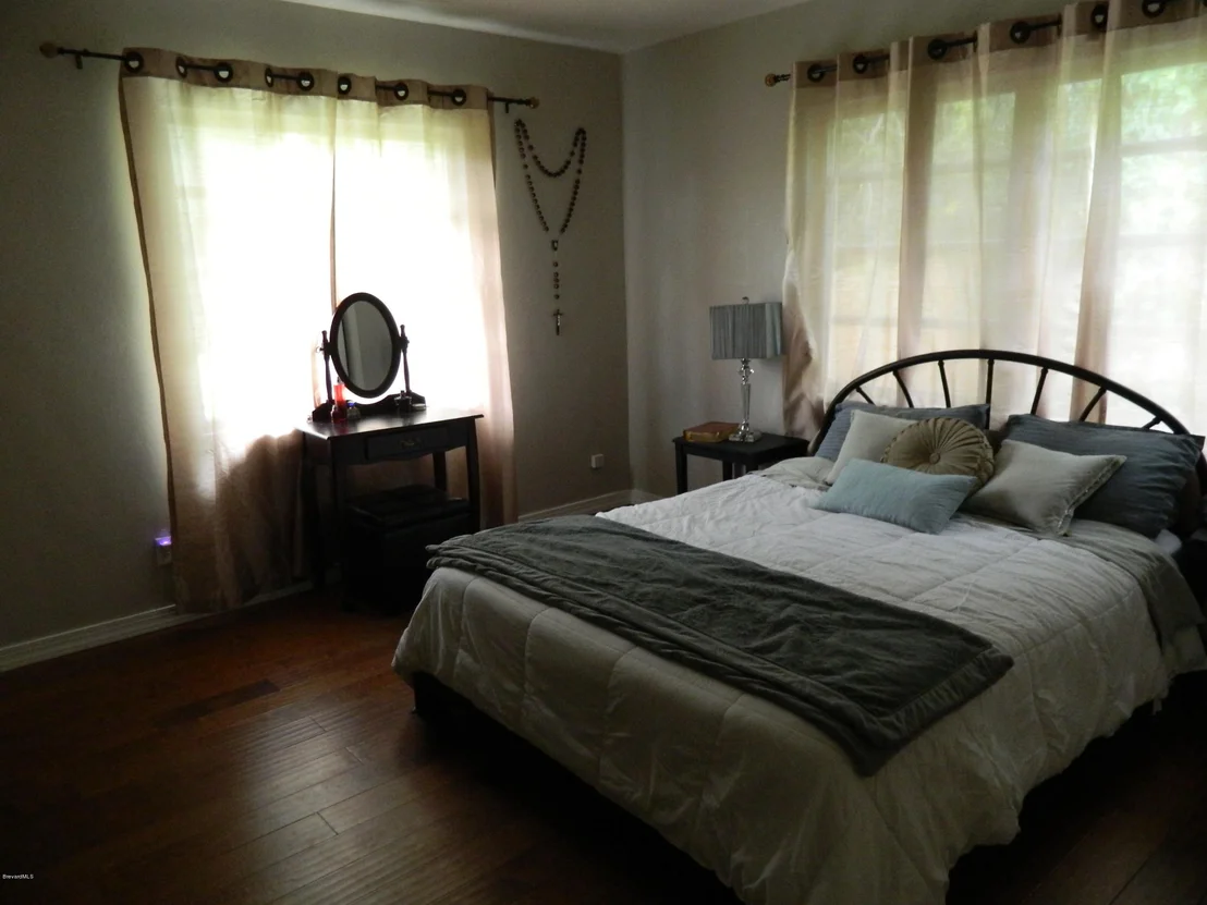 Photo of 1074 Tanglewood Lane