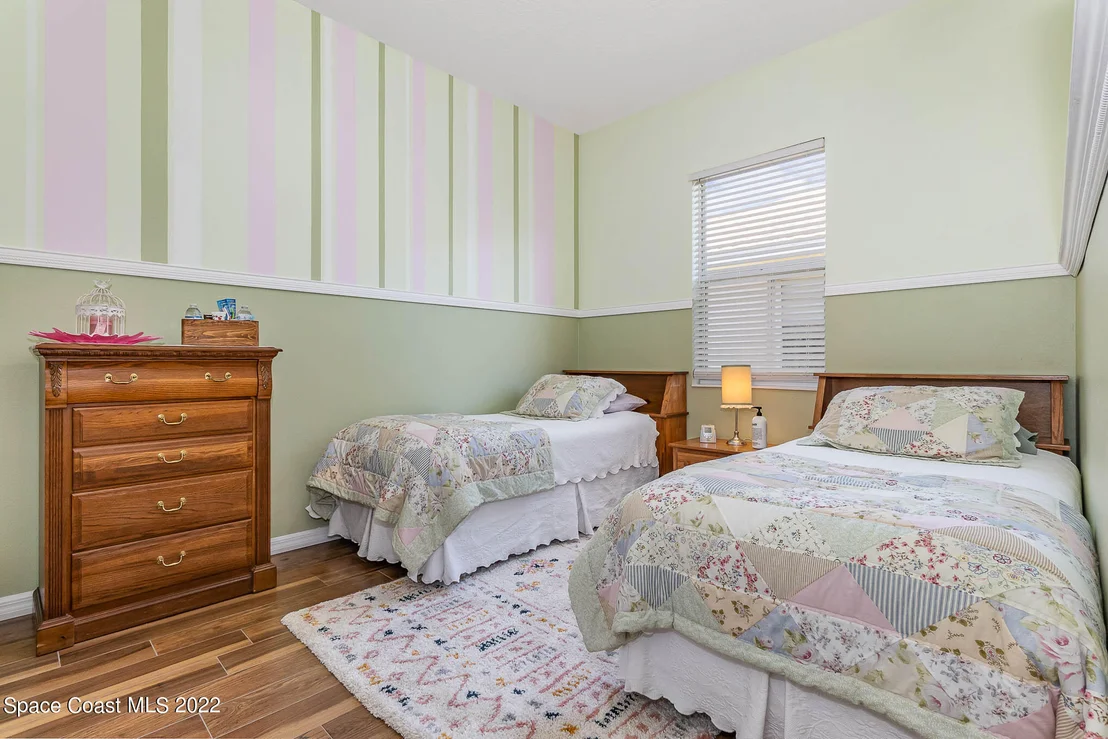 Photo of 1836 Windbrook Drive SE