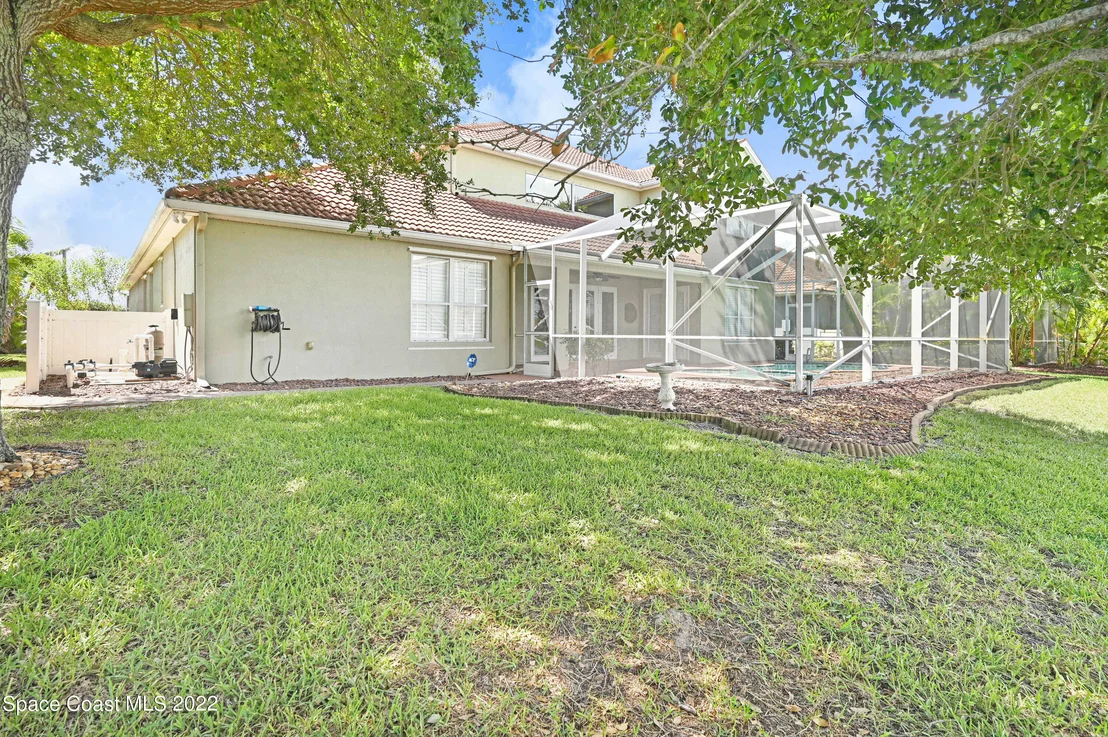 Photo of 592 Oceanside Boulevard