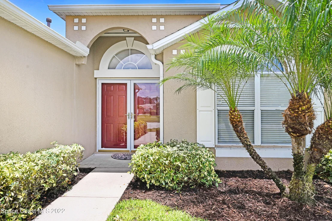 Photo of 1153 White Oak Circle