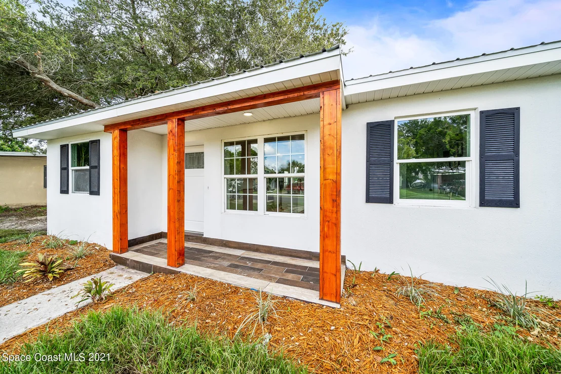 Photo of 1161 Wild Rose Drive NE