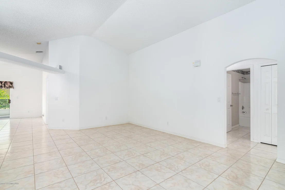 Photo of 972 Villa Drive