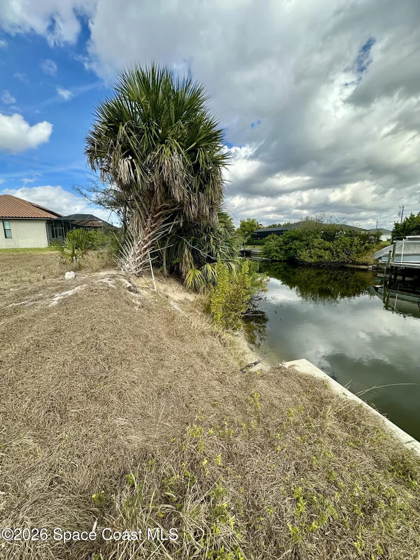 Photo of 2513 Surfside Boulevard