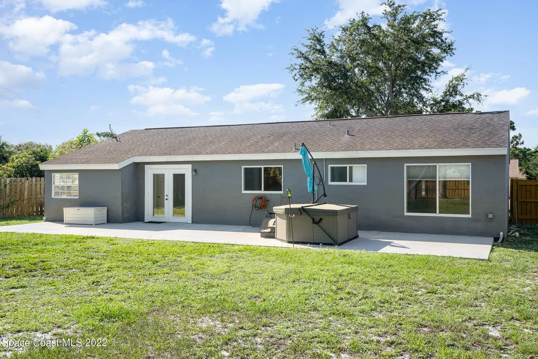 Photo of 1290 Bard Lane NE