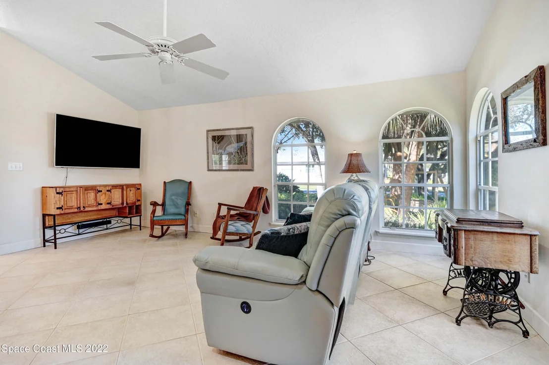 Photo of 115 River Road Circle
