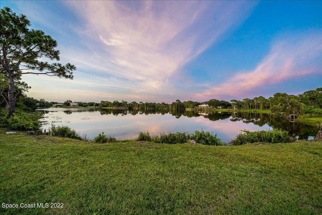Photo of 1493 Weir Street