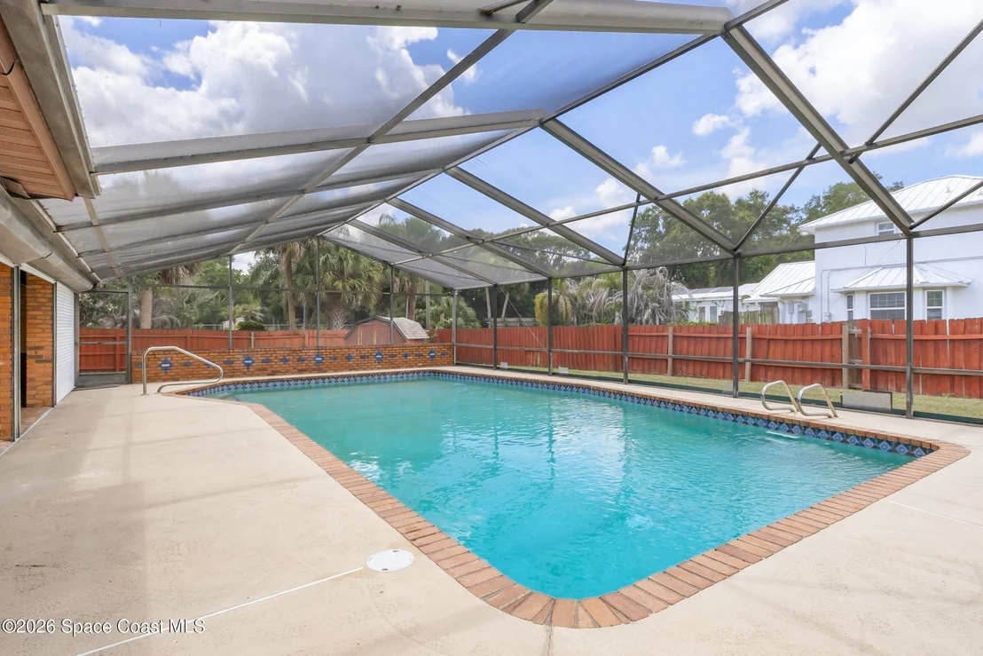 Photo of 460 Neptune Drive NE