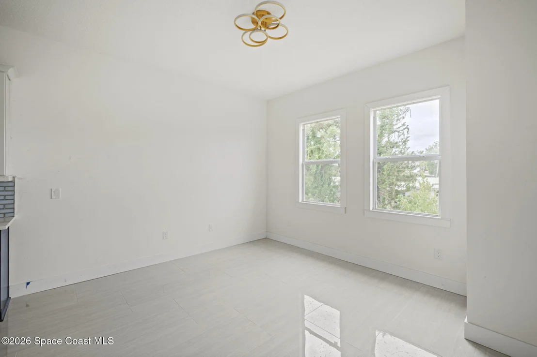 Photo of 1121 River Drive NE