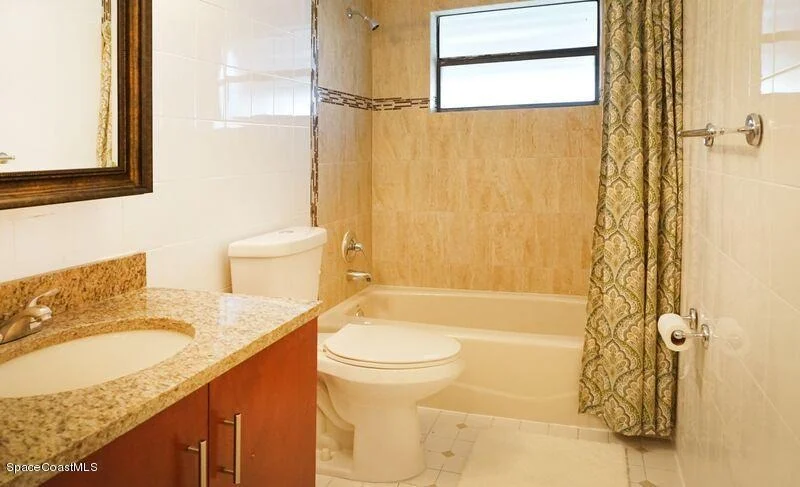 Photo of 401 SKYLARK Boulevard