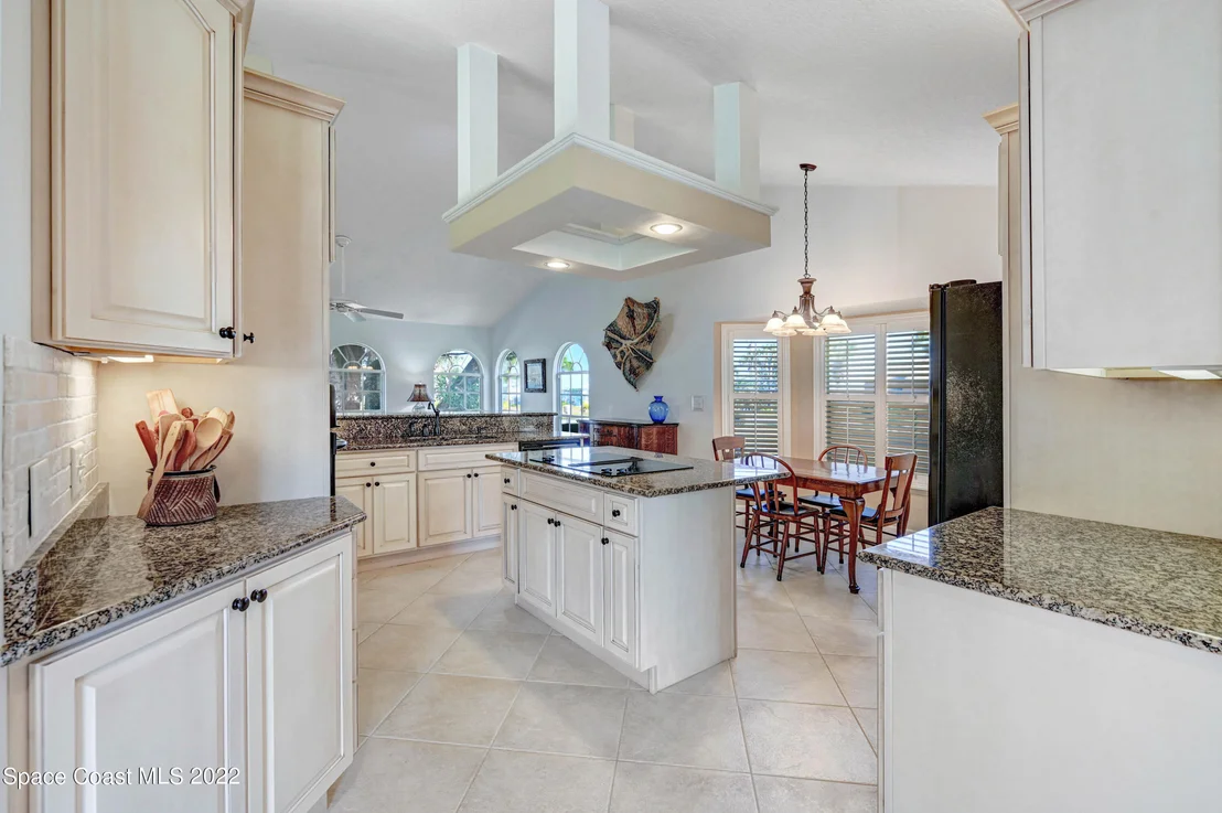 Photo of 115 River Road Circle
