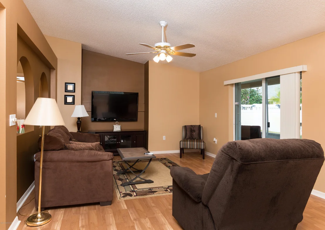 Photo of 1282 White Oak Circle