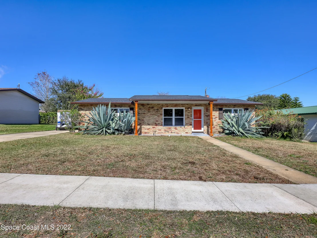 Photo of 800 Forest Road