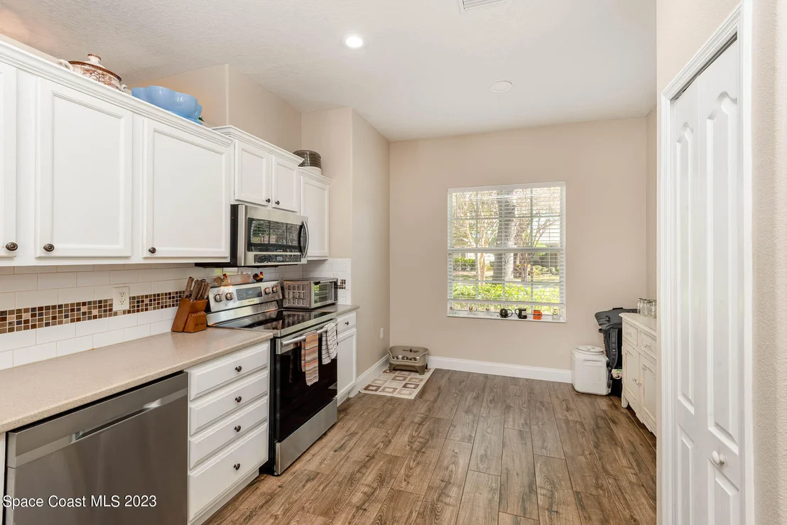 Photo of 402 Waterside Circle