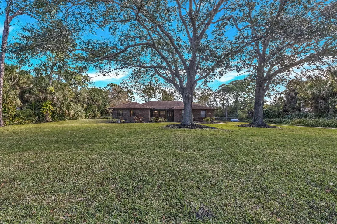 Photo of 1810 Laurel Oak Drive