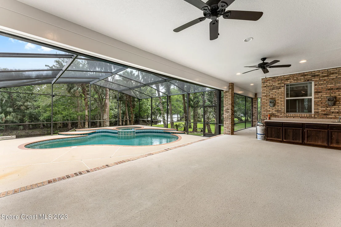 Photo of 927 Iron Bend Trail