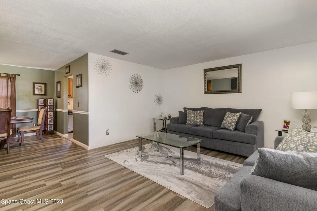Photo of 1380 Estridge Drive