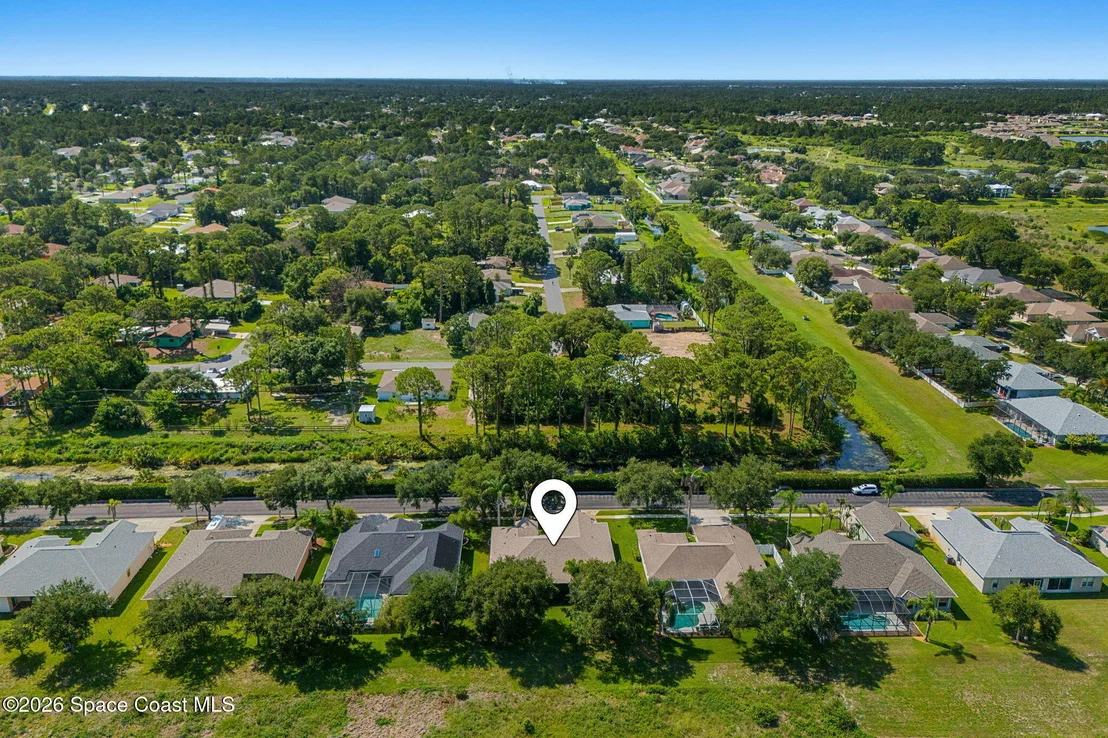 Photo of 1860 Windbrook Drive SE