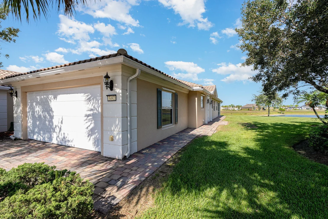 Photo of 3492 Hyperion Way SE