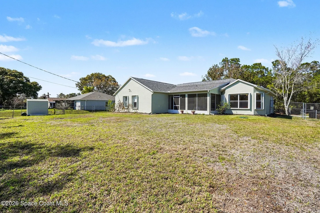 Photo of 938 Commerce Road SE