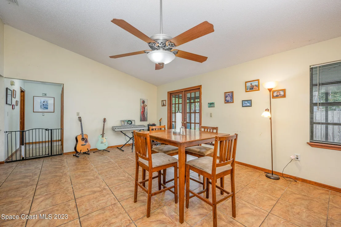 Photo of 858 Pine Wood
