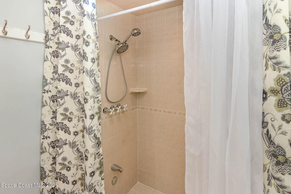 Photo of 1002 Mandarin Drive NE