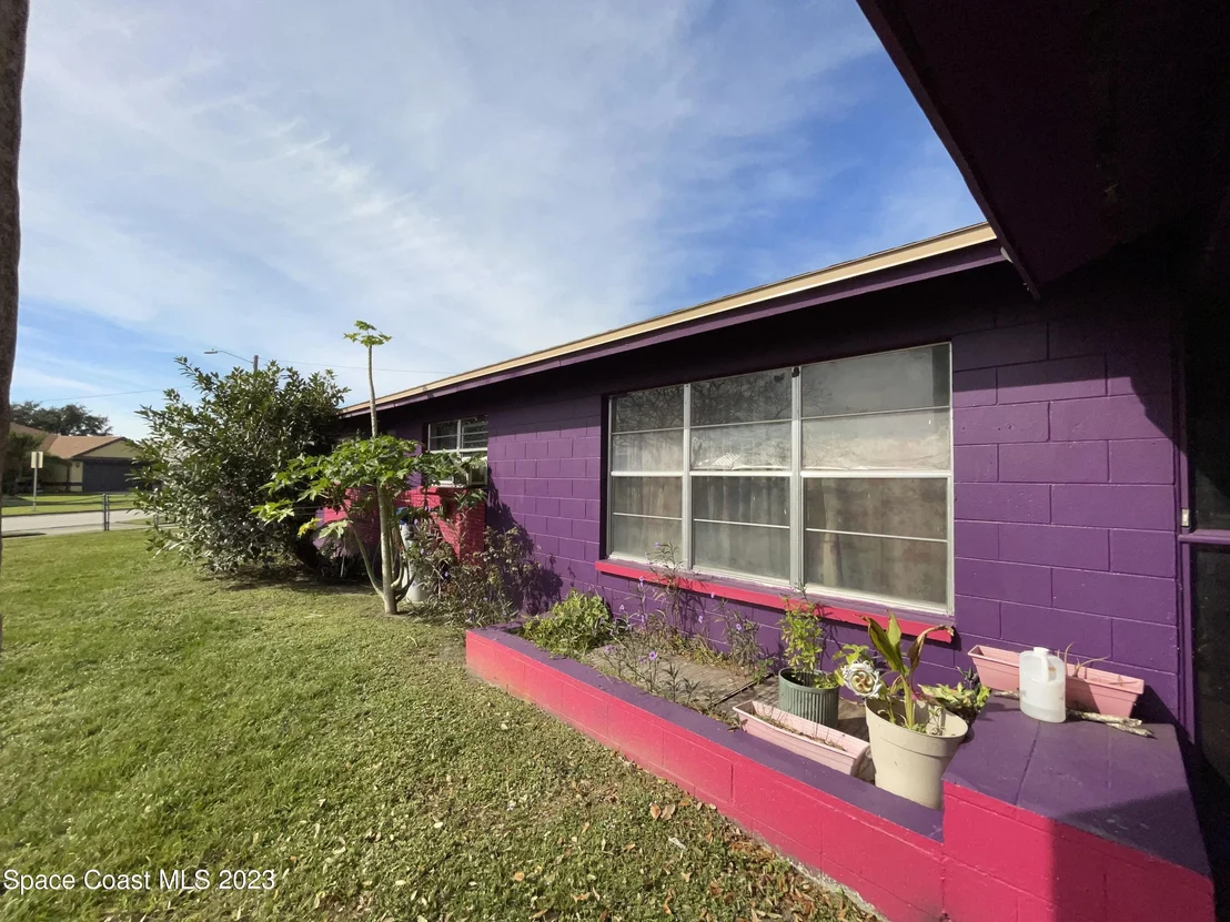 Photo of 723 Ixora Avenue
