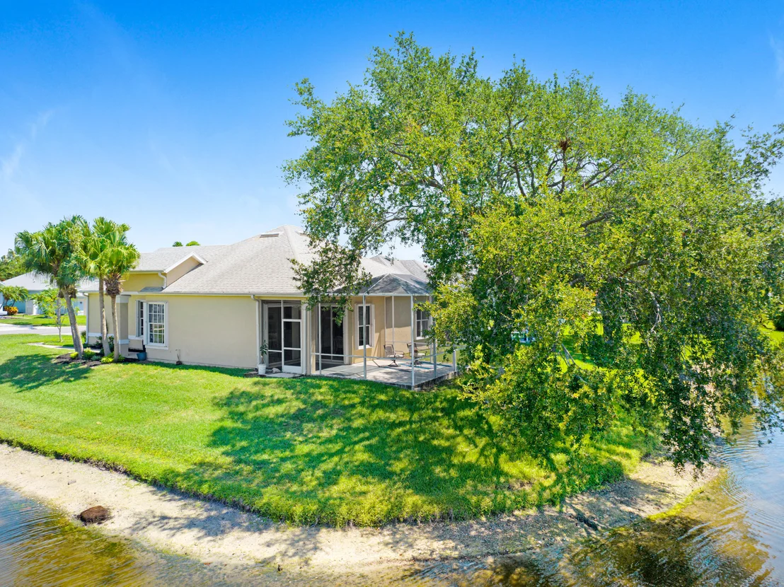 Photo of 2299 Addington Circle