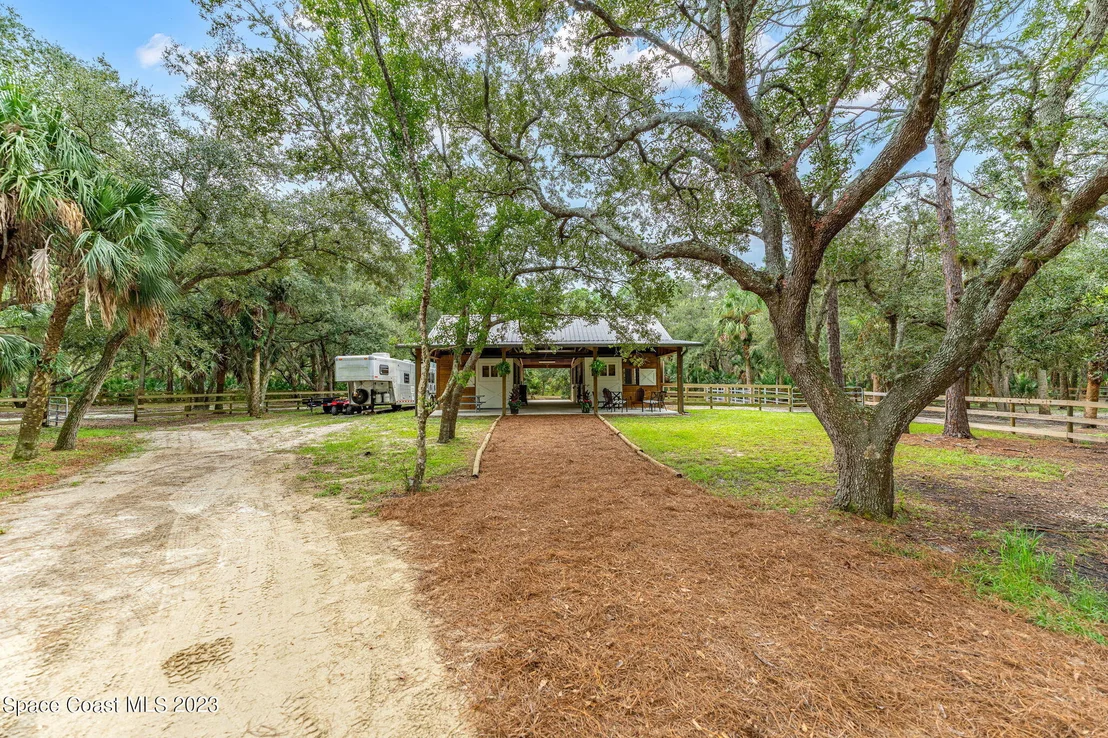 Photo of 5595 Willoughby Drive