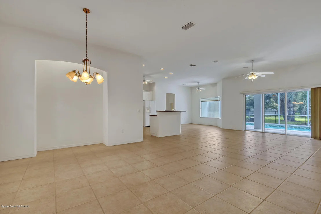 Photo of 975 Pineland Drive
