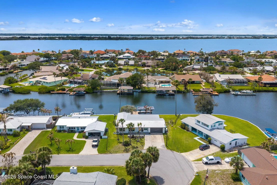 Photo of 213 River Road