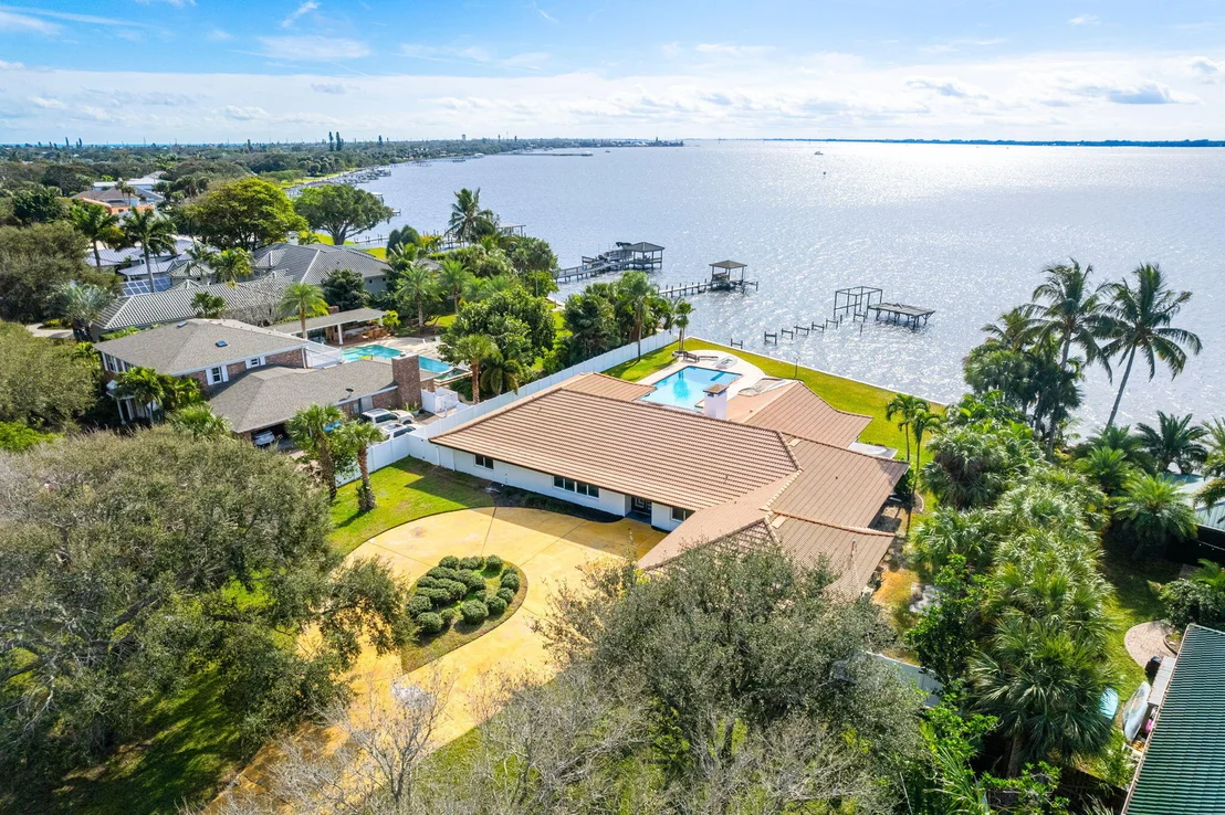 Photo of 100 Riverside Drive