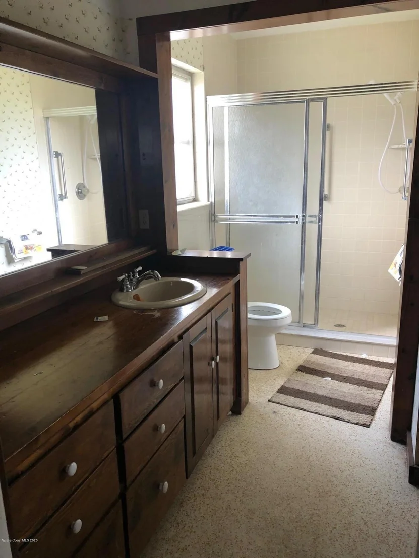 Photo of 703 Bianca Drive NE