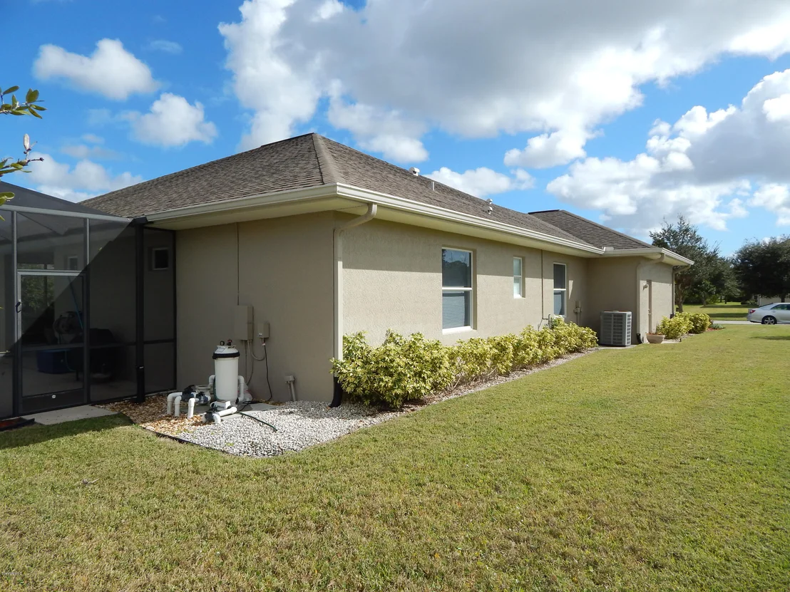 Photo of 211 SE Devlin Court