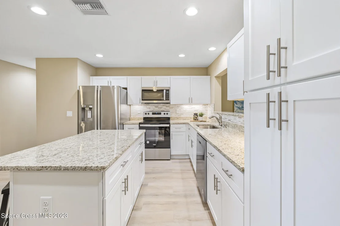 Photo of 1070 Mariposa Drive NE