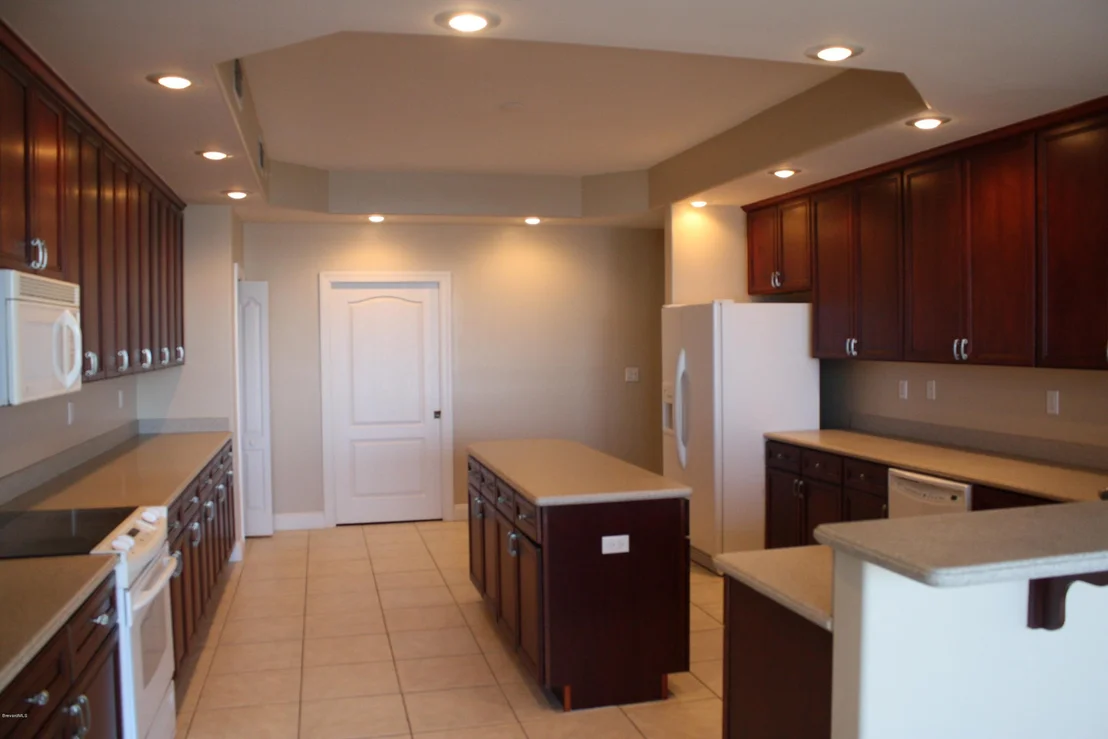 Photo of Unit 301 at 4975 NE Dixie Highway